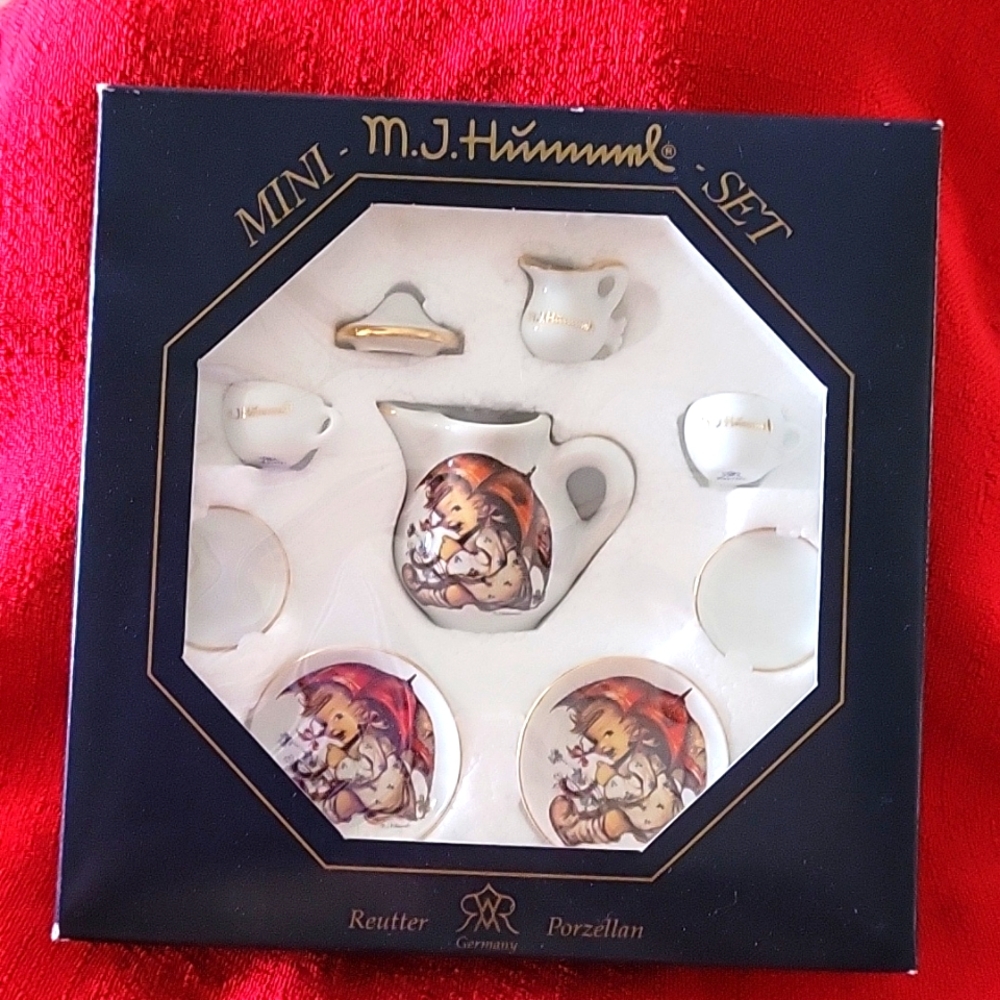 Vintage Beautiful tea set